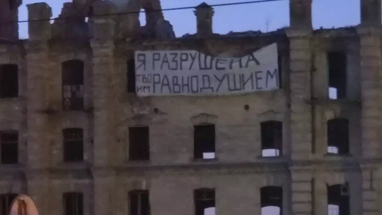 Неизвестные повесили плакат на мельнице Гулиева в Ставрополе