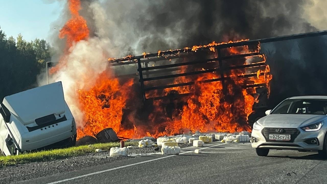 Два жителя Ставрополья сгорели в аварии под Тюменью