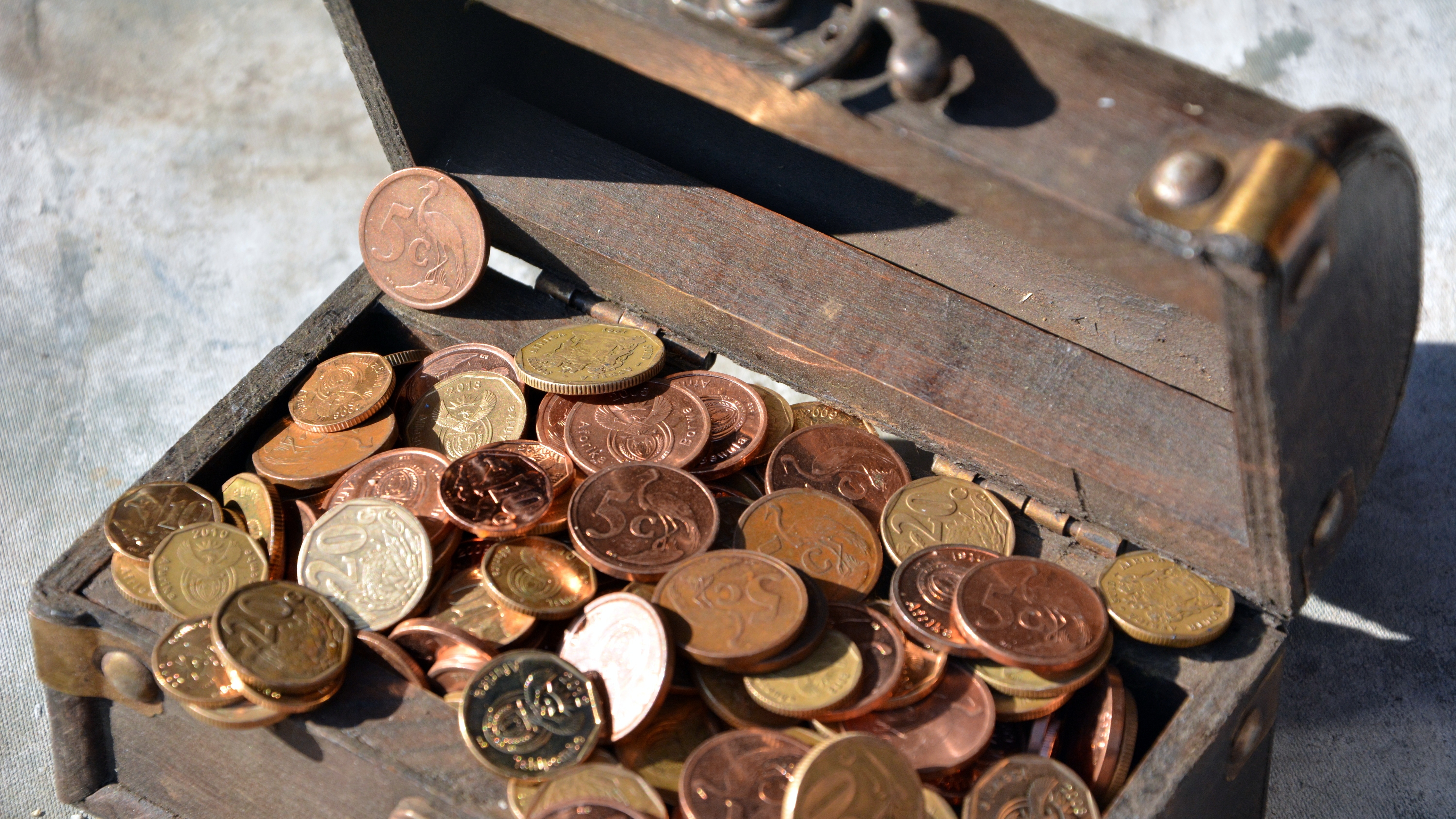Волонтеры нашли трехкилограммовый денежный клад на горе в Кисловодске