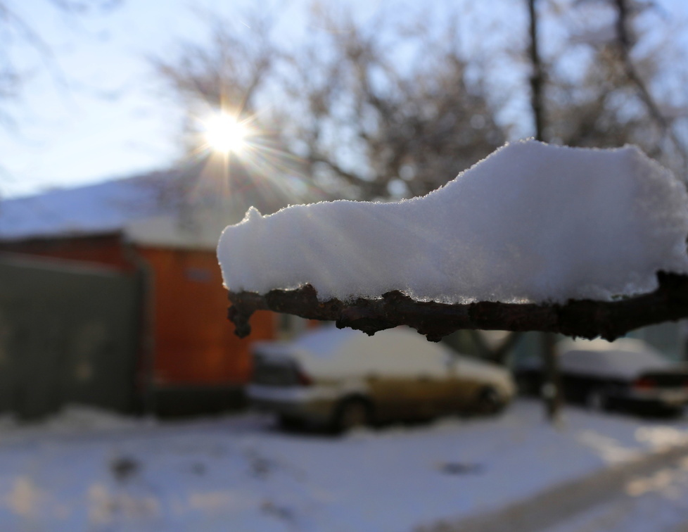 В Санкт-Петербурге коммунальные работники не справляются с уборкой снега