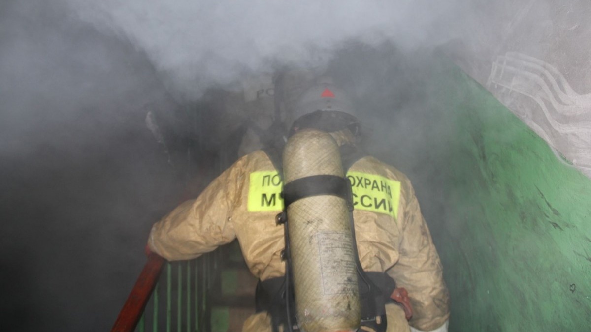 Эвакуацию провели в горящем 12-этажном доме в Ставрополе