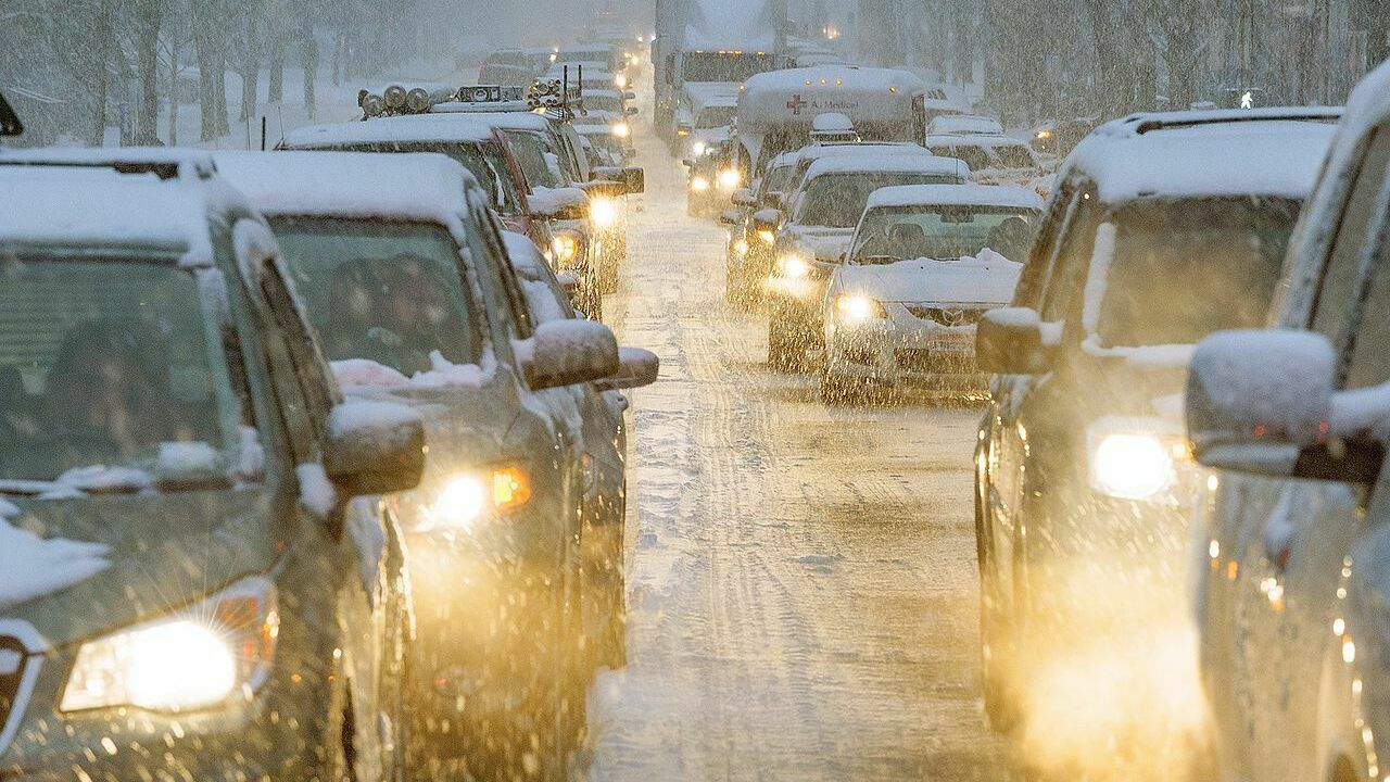 О сильном ветре и снежных переметах предупредили водителей на Ставрополье
