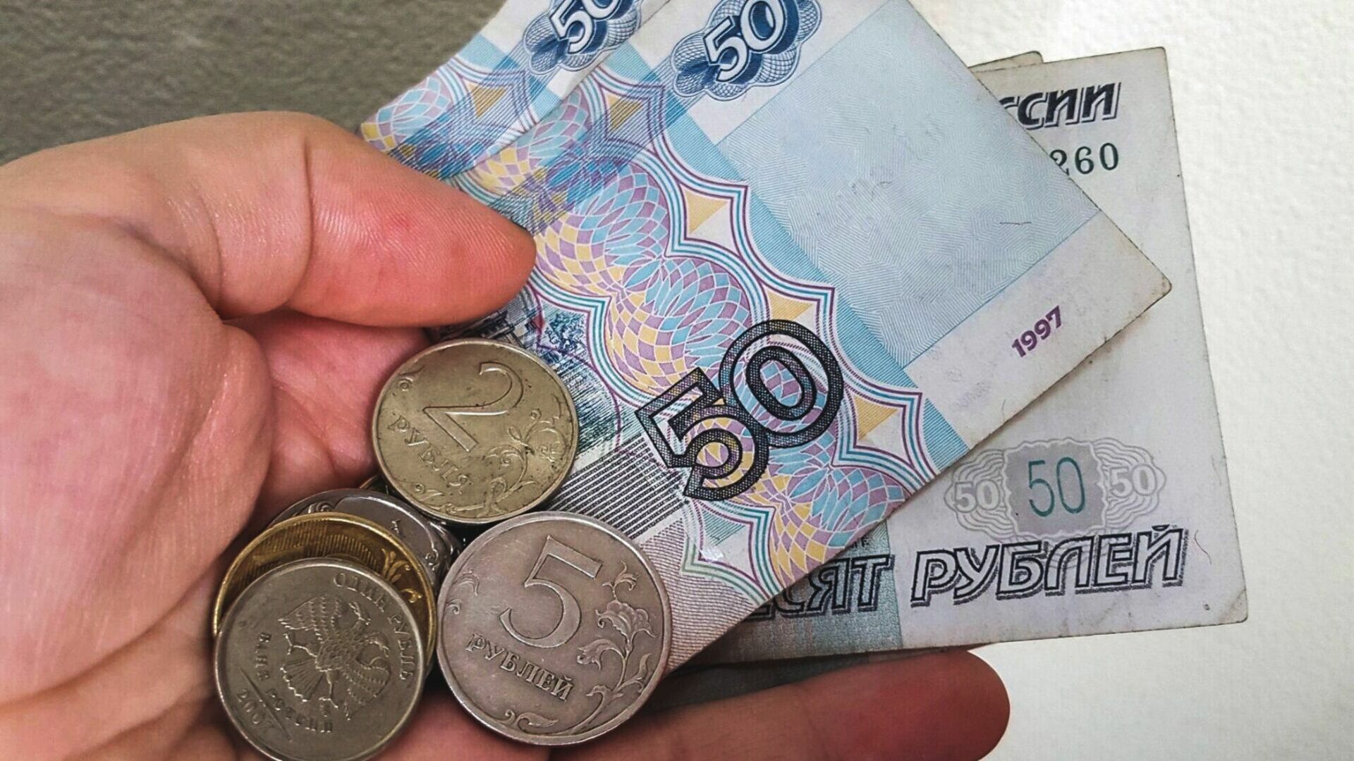 Реальная зарплата в Ставрополе упала почти на 4% с начала года