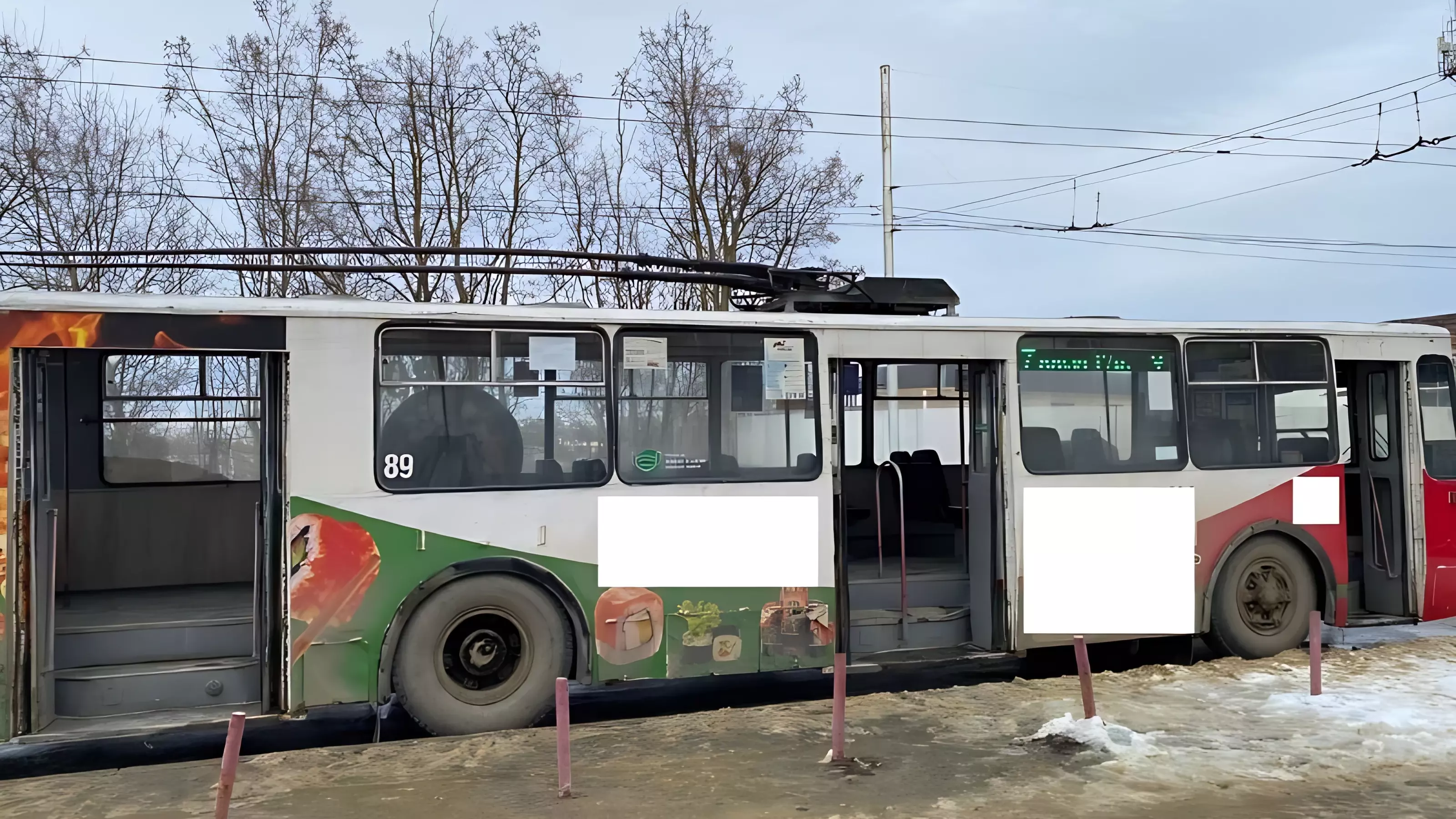 После падения в троллейбусе 87-летняя жительница Ставрополя попала в больницу