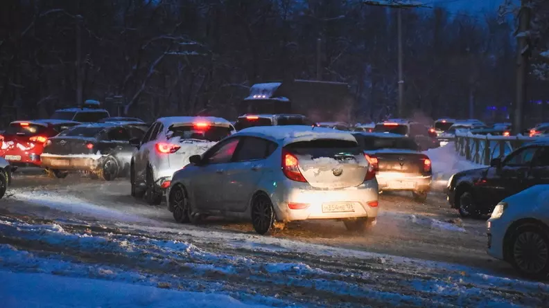 Движение перекрыли на трассе на Ставрополье из-за непогоды 8 января