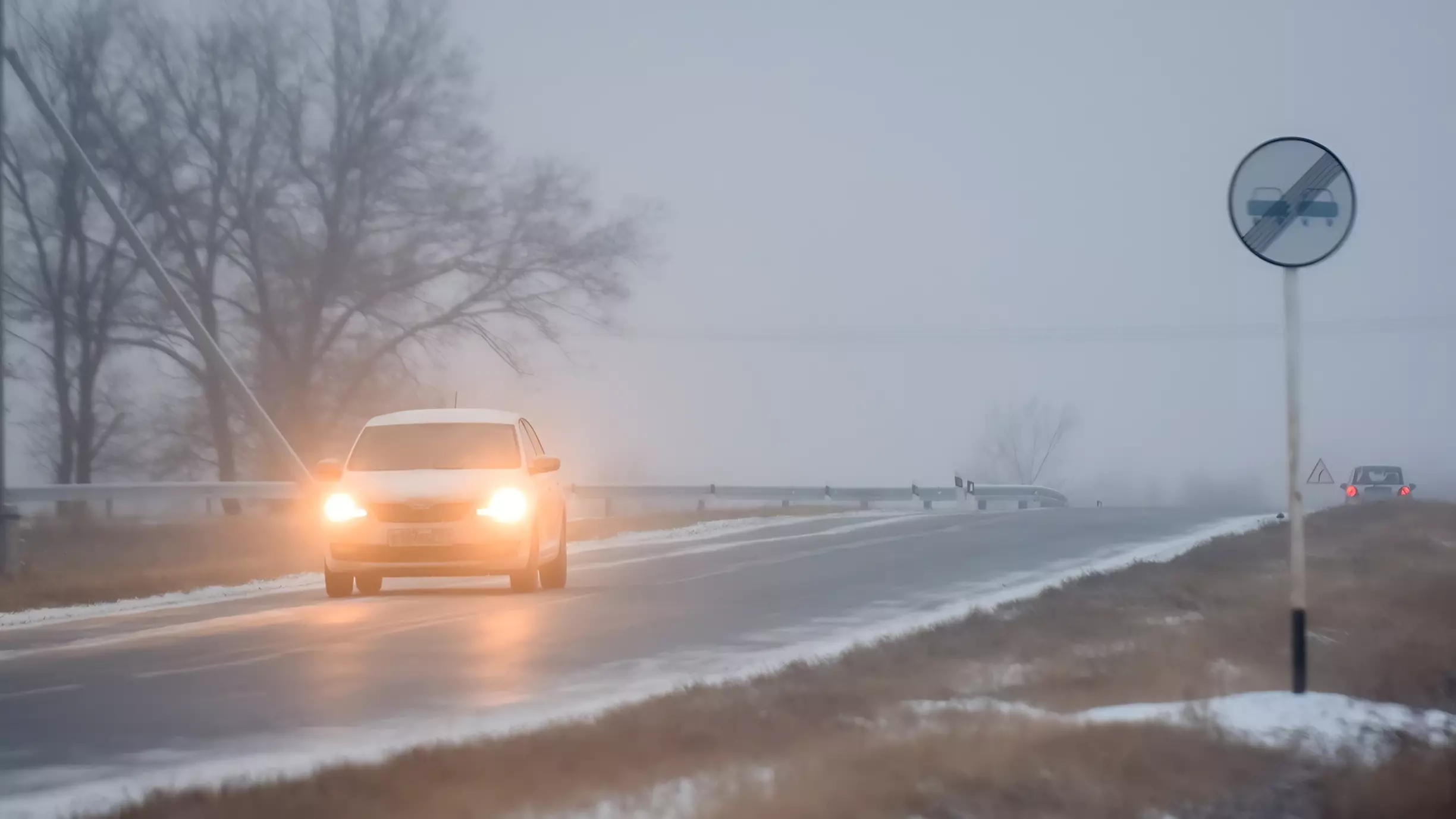 Водителей Ставрополья предупредили о сильном боковом ветре и тумане на дорогах
