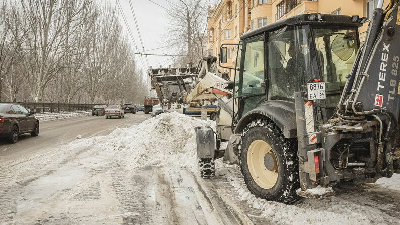 Дороги Ставрополя не могут расчистить из-за сильного ветра и снега