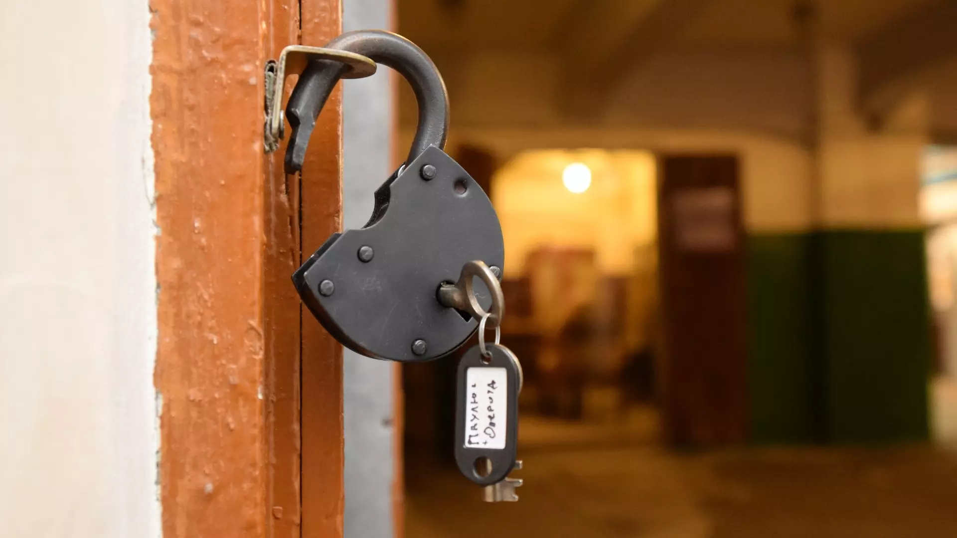 Жителям Ставрополья рассказали, кто имеет право взломать дверь в их квартиру