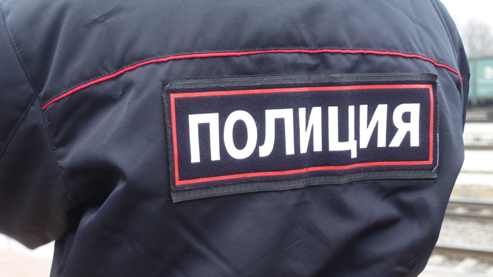 Двух сотрудников полиции задержали на Ставрополье за взятку