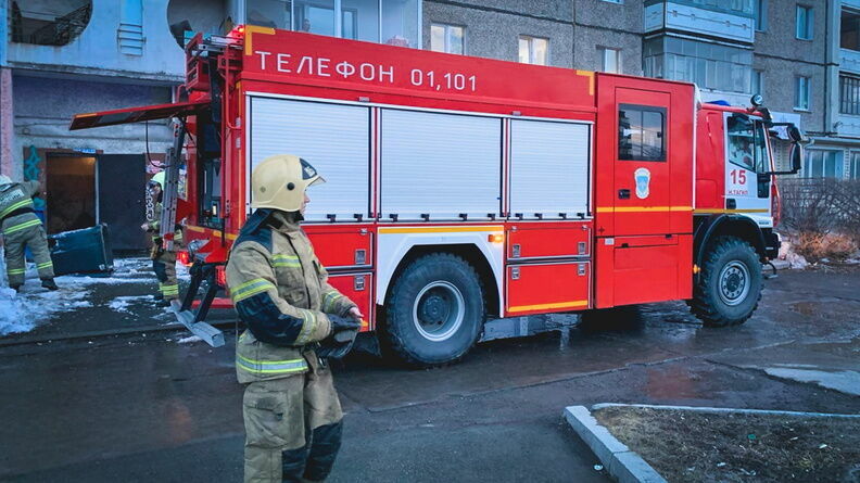 Два человека пострадали при пожаре в девятиэтажке в Ставрополе