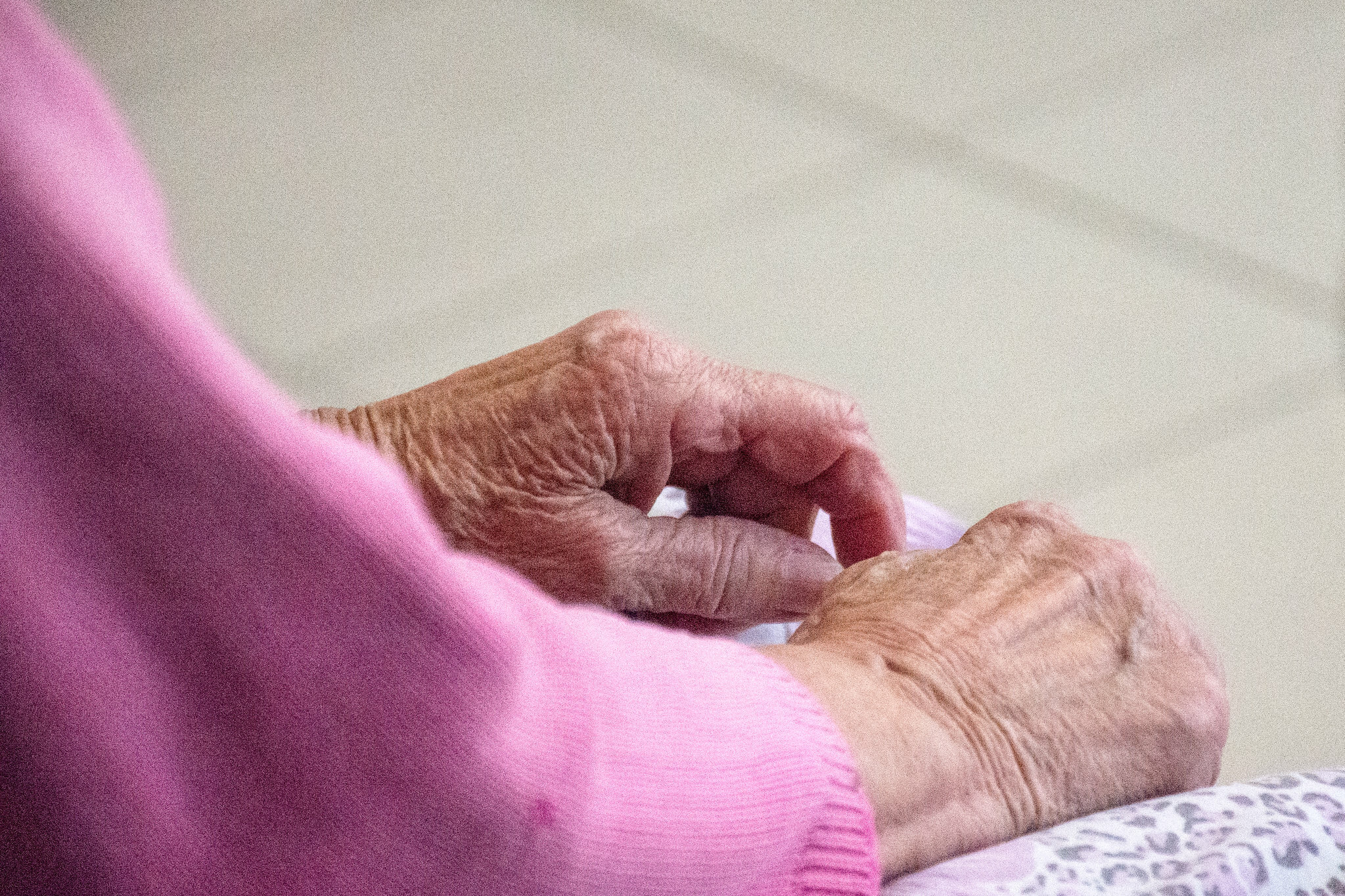 Тело 82-летней пенсионерки обнаружили во вскрытой квартире на Ставрополье