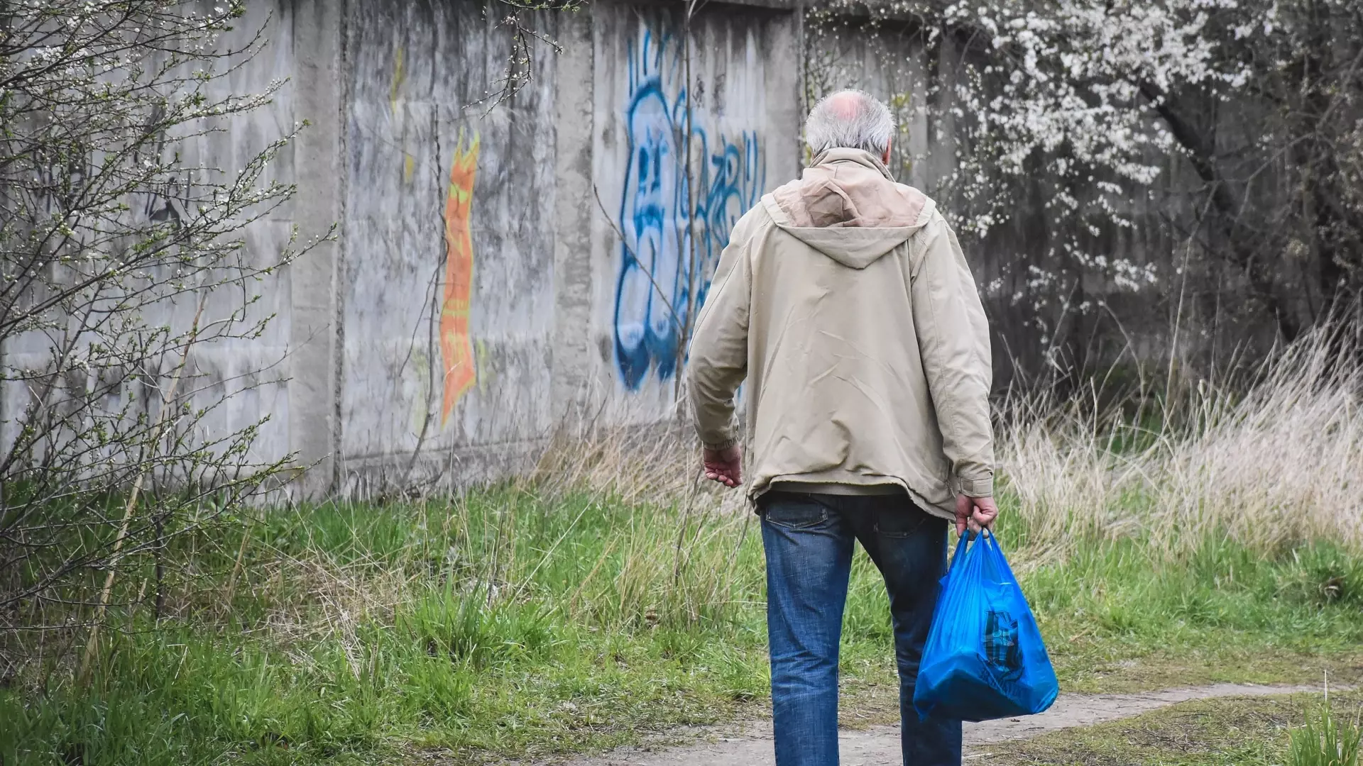 Пожилой мужчина ушел из больницы и пропал в Ставрополе