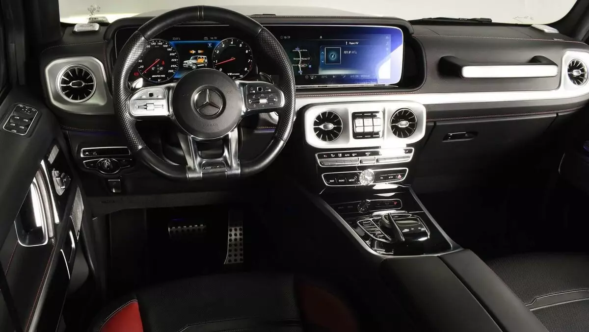 За 18 миллионов рублей можно стать владельцем Mercedes-Benz G-Класс AMG 63 AMG, который выпустили в 2020 году.