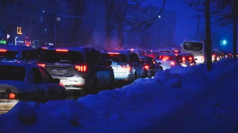 Движение для грузовиков начали ограничивать на Ставрополье из-за снегопада