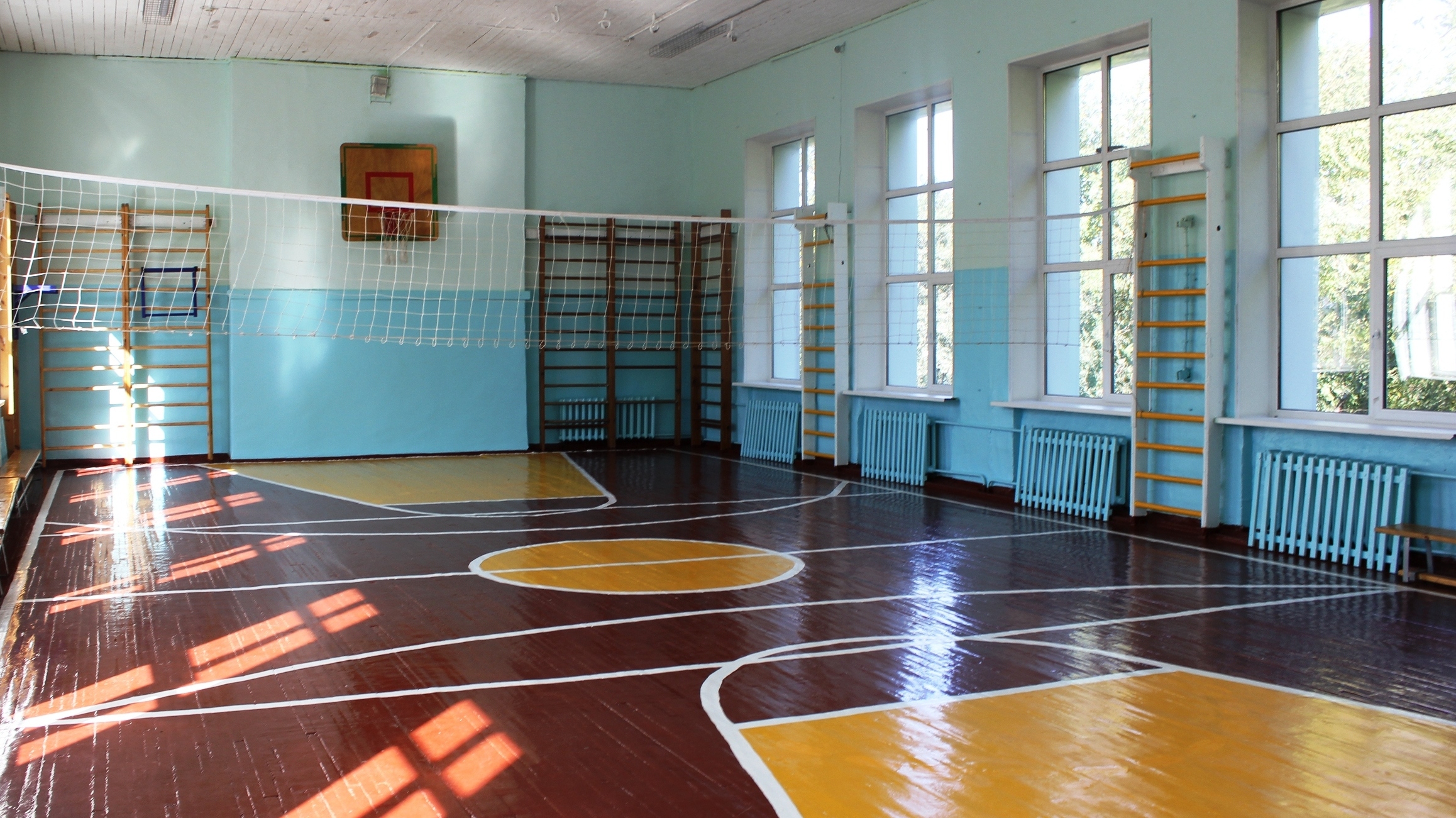 В Карачаево-Черкесии к 1 сентября отремонтируют 8 школьных спортзалов