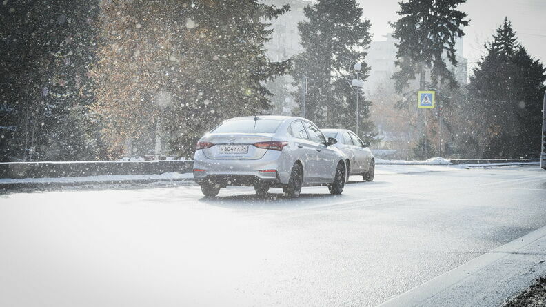 В ГИБДД Ставрополья попросили водителей большегрузов отложить поездки из-за снега