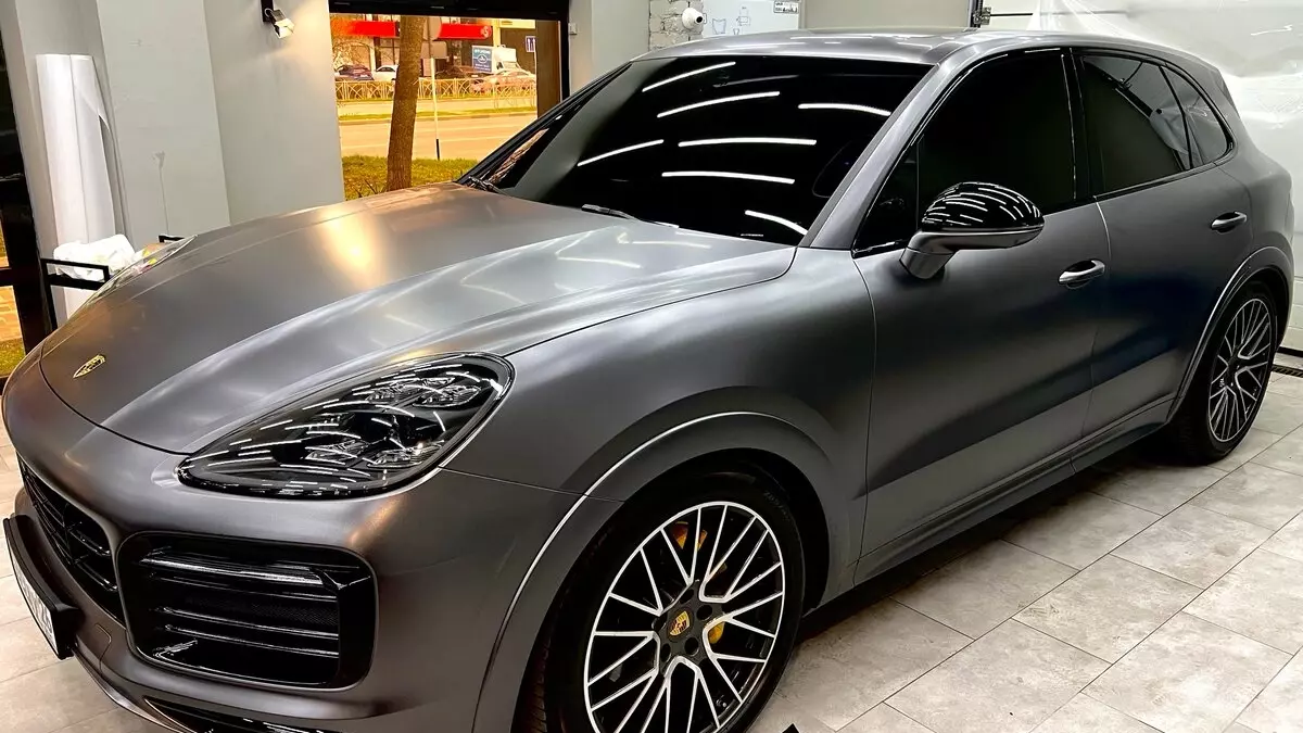 За 12,2 миллиона рублей выставили на продажу Porsche Cayenne, который выпустили в 2021 году. 
