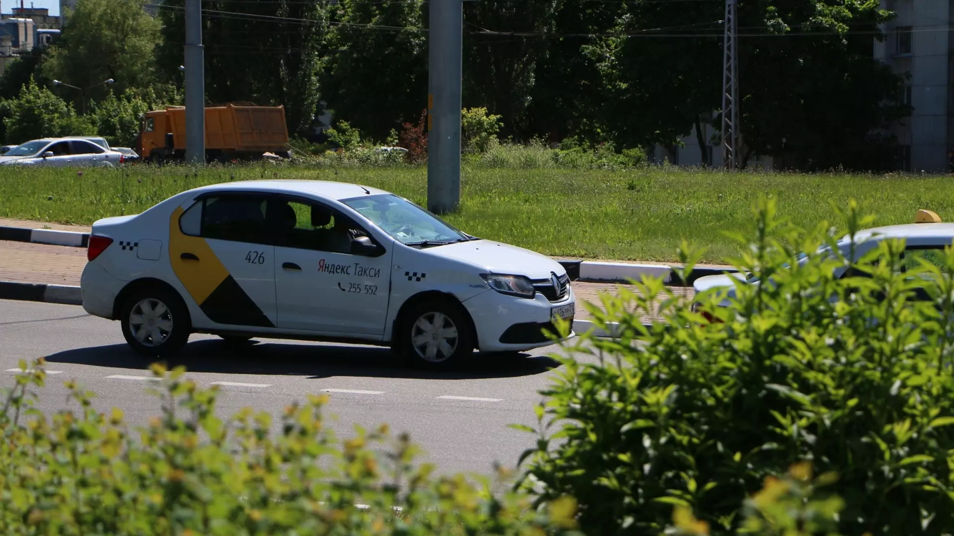 Средние зарплаты таксистов на Ставрополье составили 90 тысяч рублей