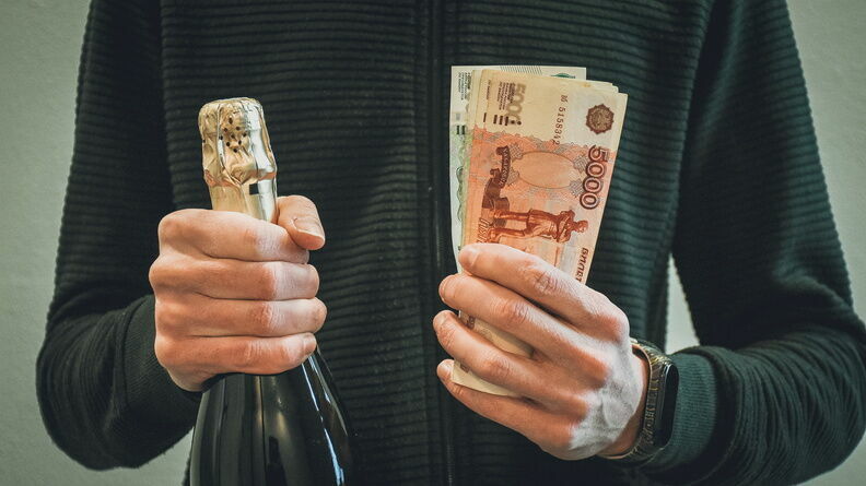 Жители Ставрополя рассказали, сколько тратят денег на чаевые