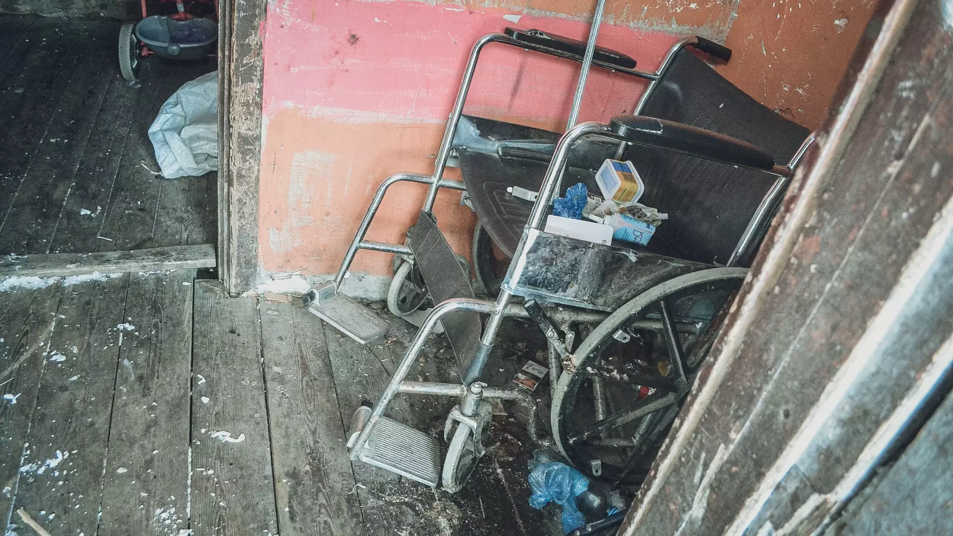 Инвалид без ног почти неделю живет под окнами многоэтажек в Ставрополе