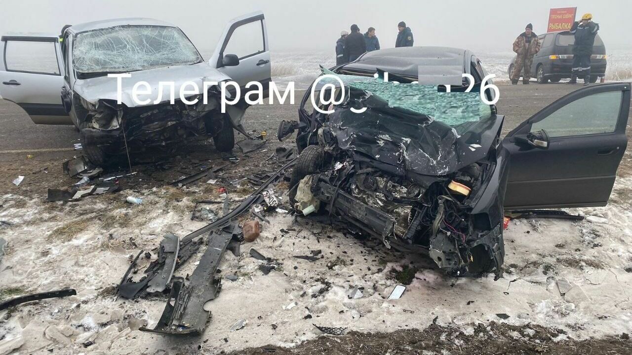 Две погибли и трое ранены в лобовом столкновении автомобилей на Ставрополье