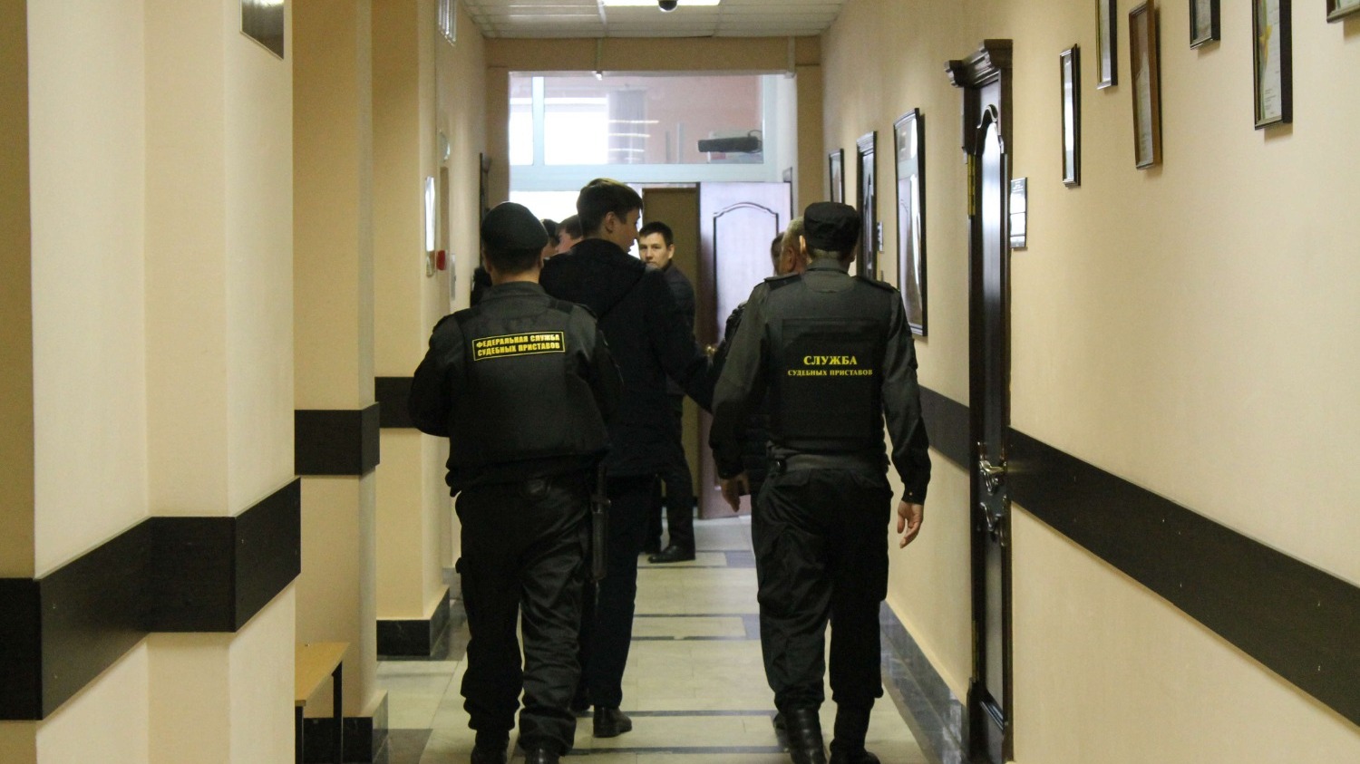  Дорошенко и его адвокаты настаивают на вызове и даже на приводе свидетелей в суд под конвоем.