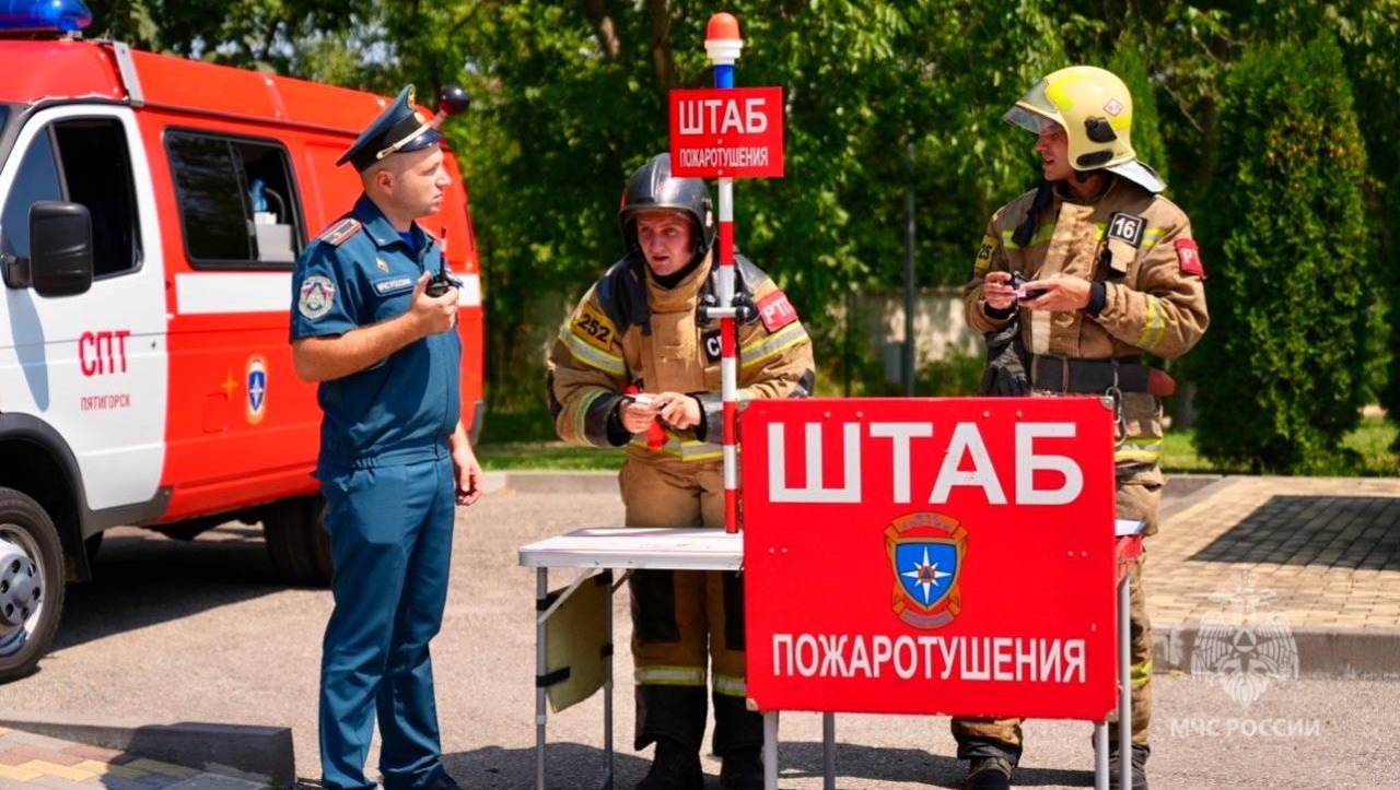 Крупный пожар на горе Бештау не могут потушить 6 часов на Ставрополье