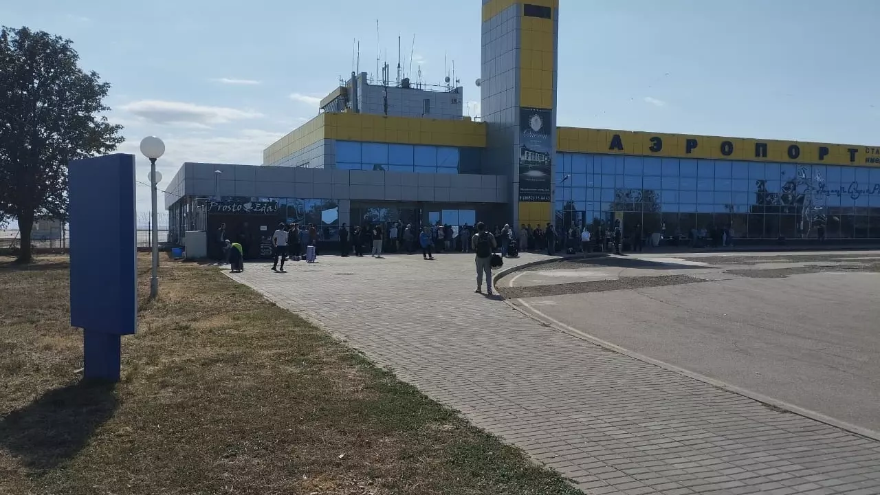 Аэропорт Ставрополя прекратил работу на полдня