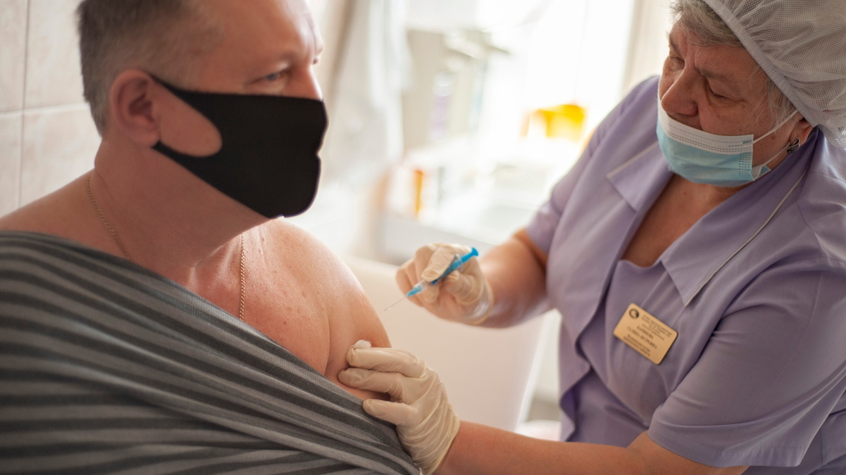 Минздрав Ставрополья заявил о действенности российских вакцин против штамма «Омикрон»