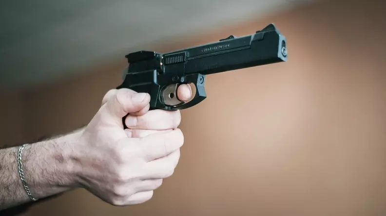 В Дагестане задержали 19-летнего парня за стрельбу у банкетного зала
