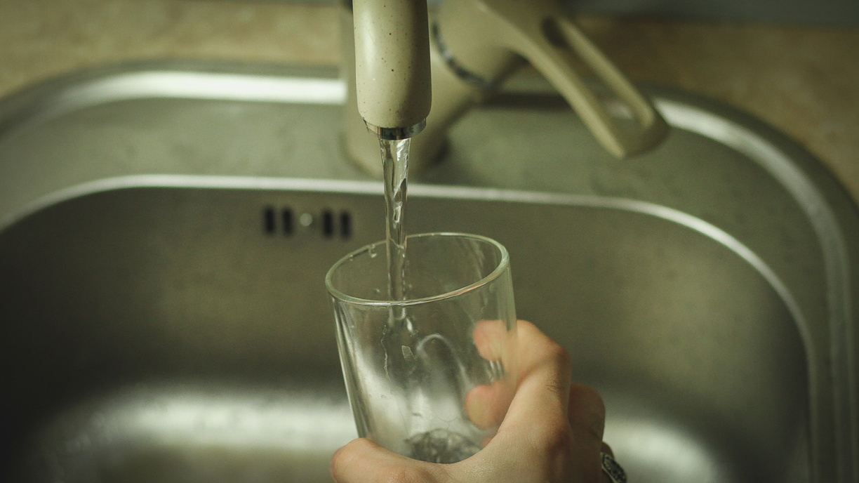 В водопроводной воде в домовладении на Ставрополье обнаружено превышение бактерий