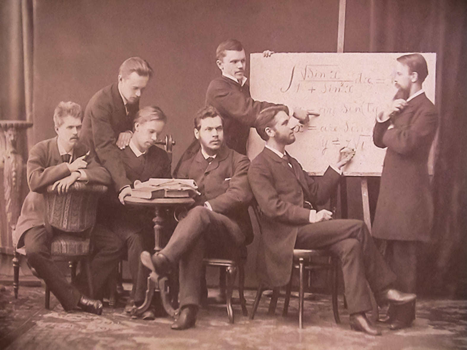 Студенты-физики. Александр Попов – третий слева. 1882 год
