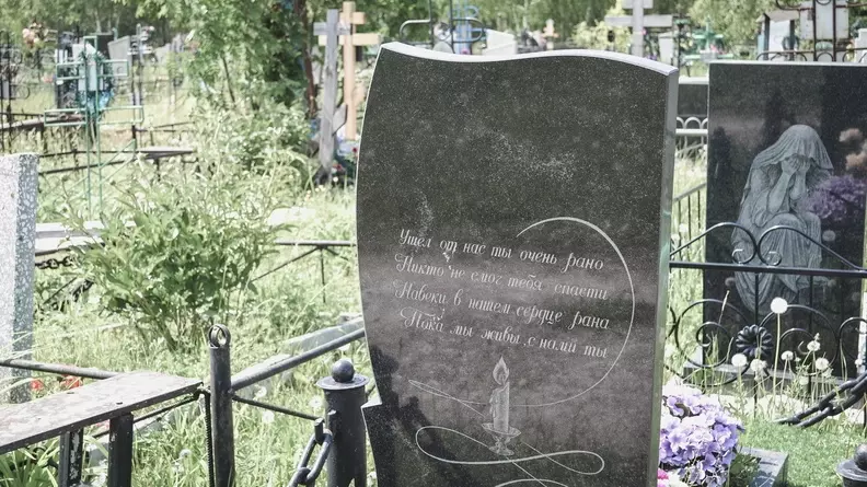 Жителям Ессентуков предложили купить надгробия заранее и со скидкой