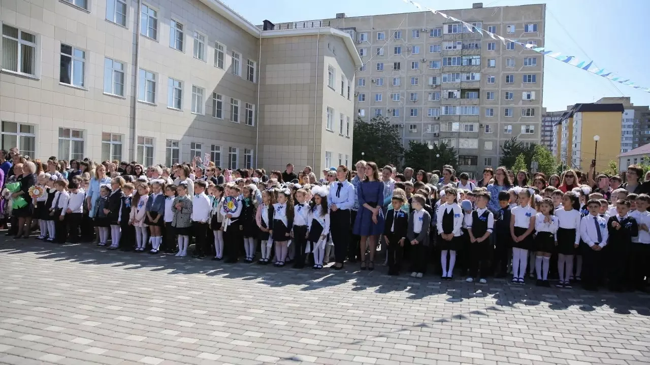 Минобр Ставрополья ответил, пустят ли родителей на последний звонок в школах