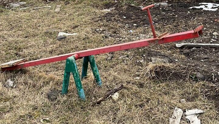 Опасную для здоровья детей игровую площадку нашли в Ставрополе