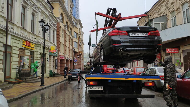 Власти Кисловодска не успевают эвакуировать брошенные на дорогах машины