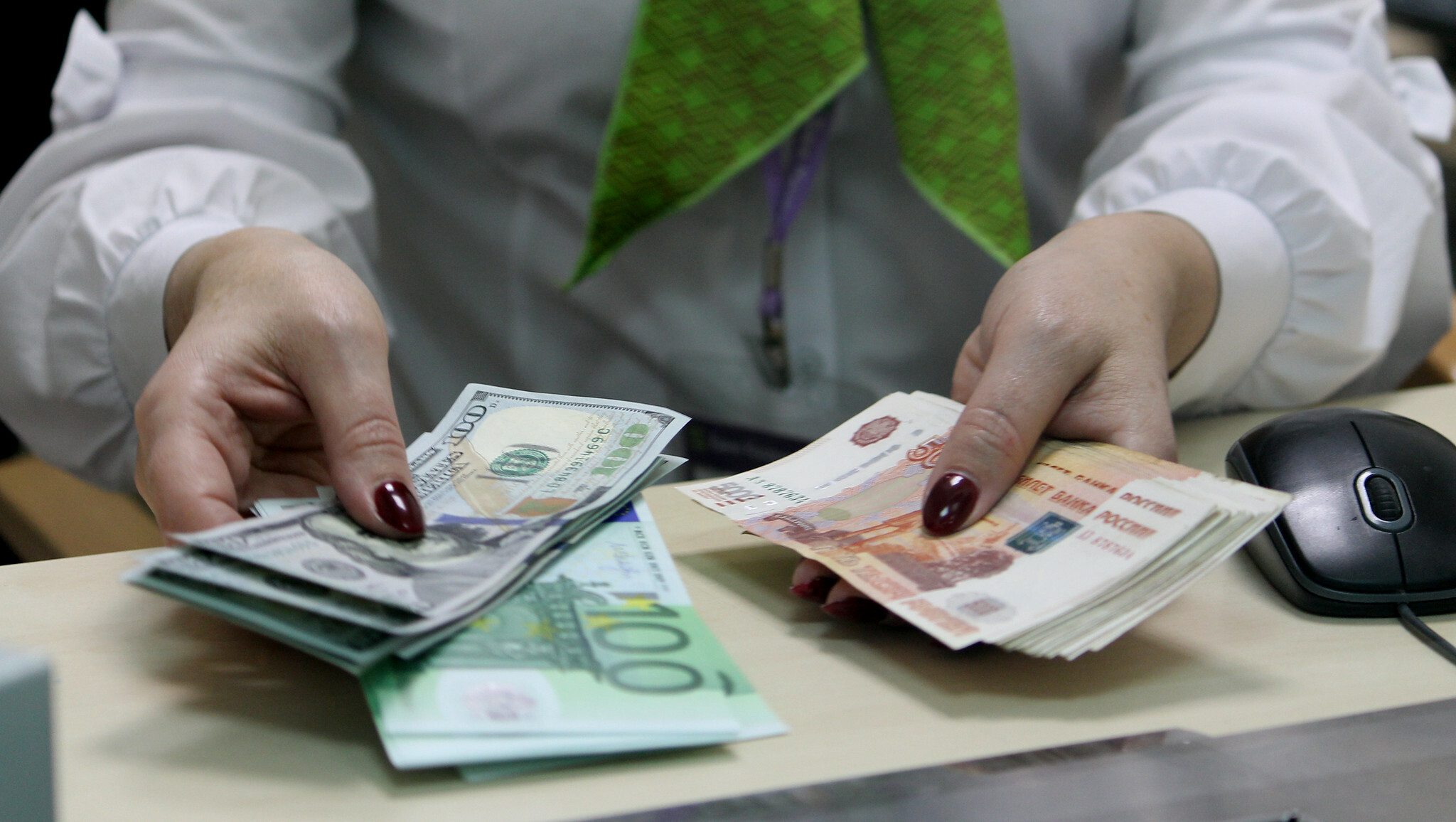 Сотрудник банка на Ставрополье незаконно оформил на клиентов 3 млн кредитов