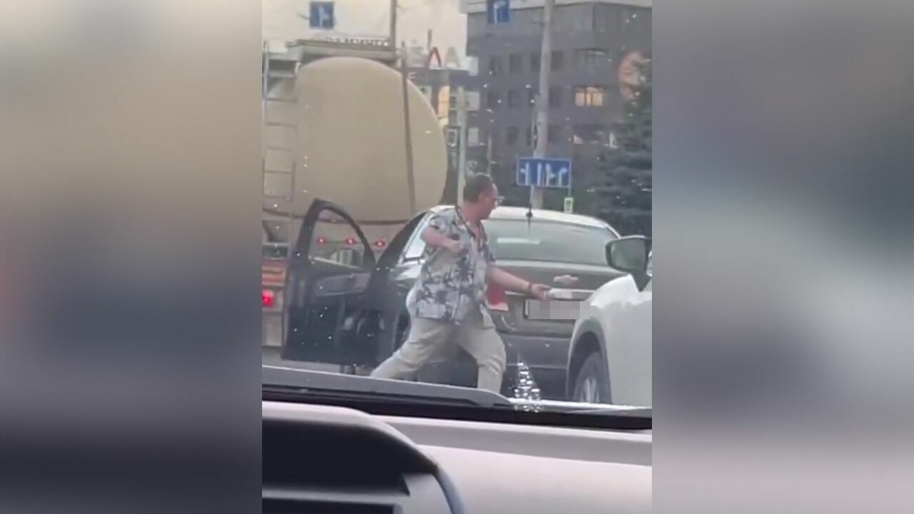 Пьяный водитель достал пистолет после конфликта на дороге в Ставрополе