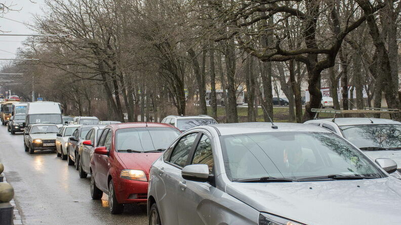 Десятибалльные пробки сковали движение в Ставрополе 8 февраля