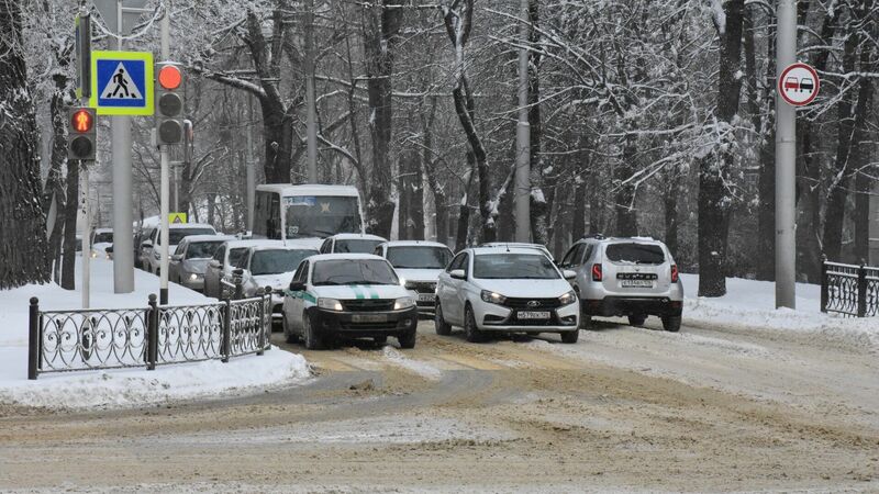 Мэр Ставрополя объяснил наличие снежной «каши» на дорогах города