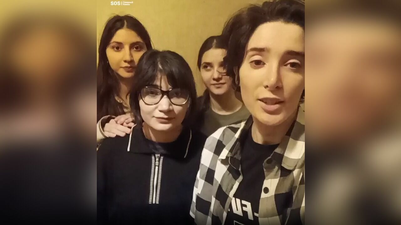 Силовики не смогли назвать причин задержки сбежавших из Дагестана сестер