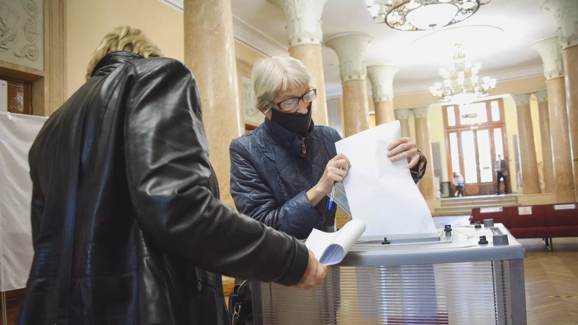 Неизвестные вылили чернила в избирательные урны в Карачаево-Черкесии и Ростове
