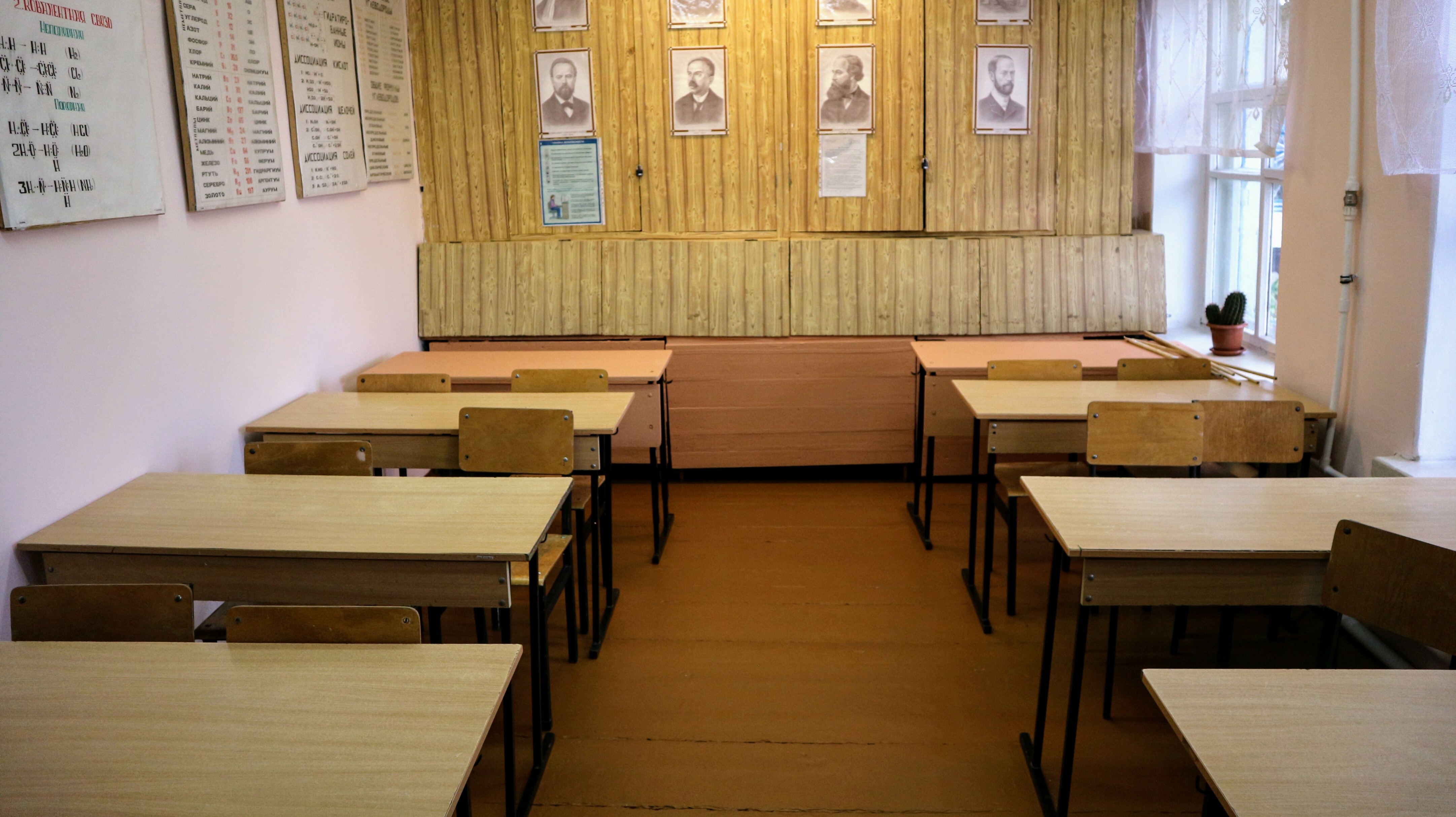 Директора школы в Кисловодске наказали за травлю школьницы со стороны родительницы