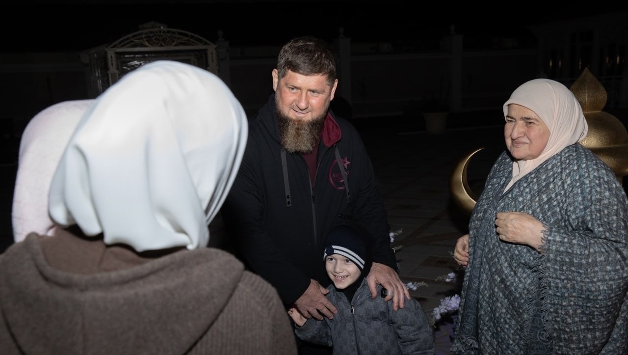 Мать главы Чечни Кадырова включили в санкционные списки США