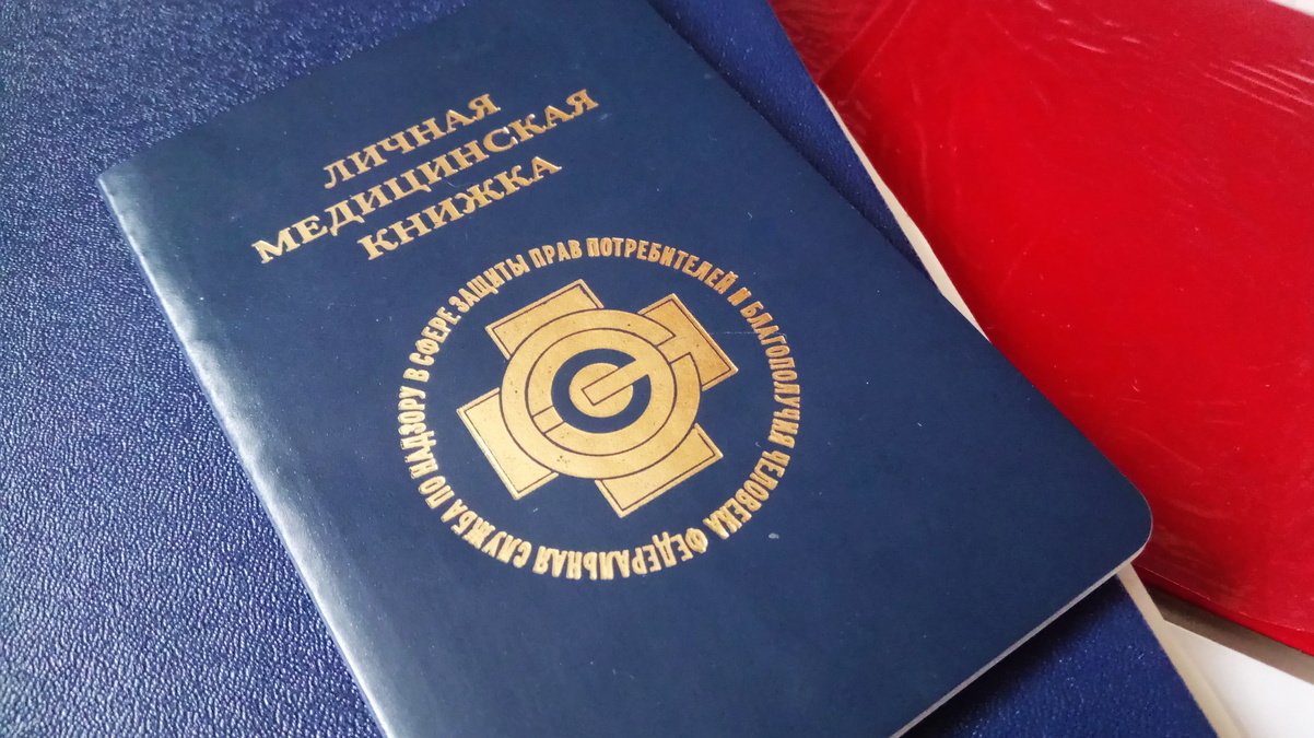 Чиновница из СЭС в Северной Осетии за взятки выдавала «липовые» медкнижки