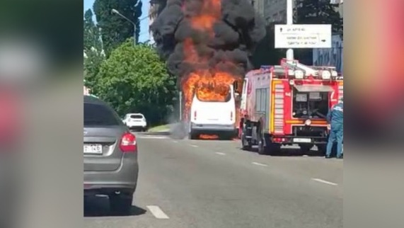 Следком начал проверку из-за загоревшейся маршрутки с пассажирами в Ставрополе