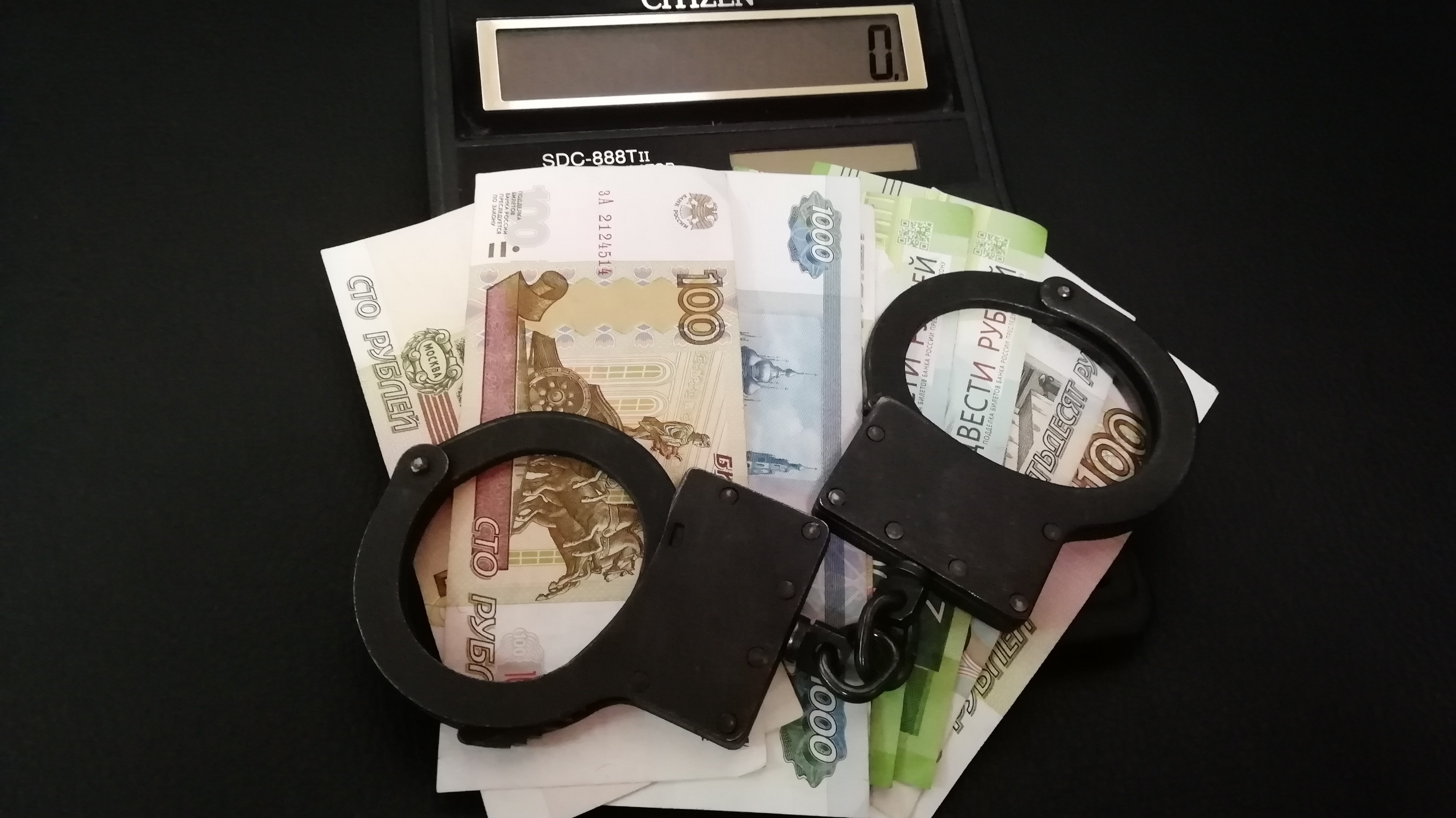 Судебный пристав на Ставрополье за взятку отменила взыскание на банковский счет