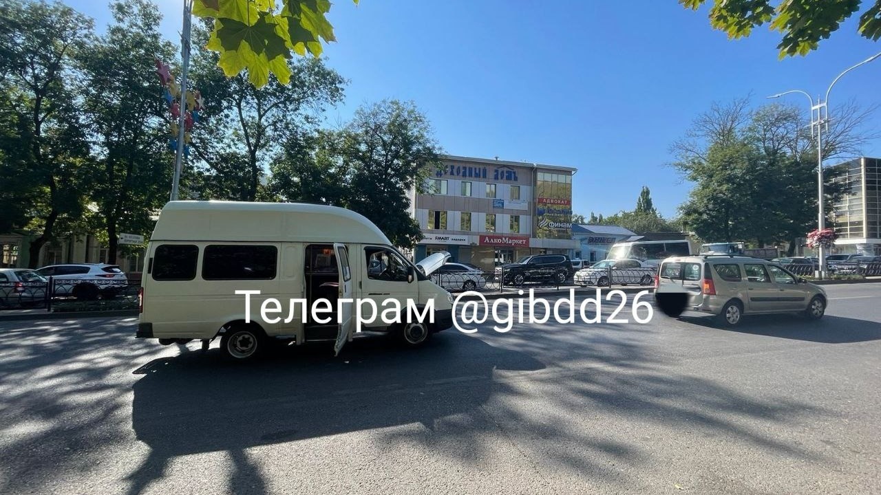 Две пассажирки маршрутки попали в больницу после аварии на Ставрополье